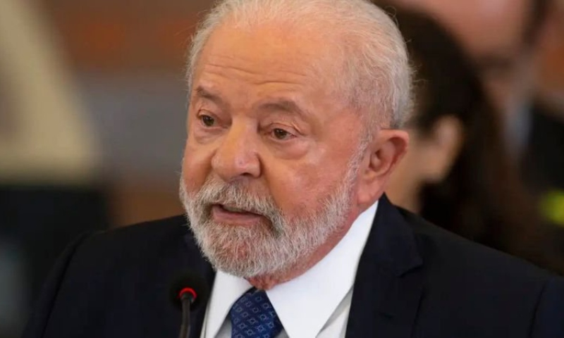 Lula passa por cirurgia de emergência após hemorragia intracraniana