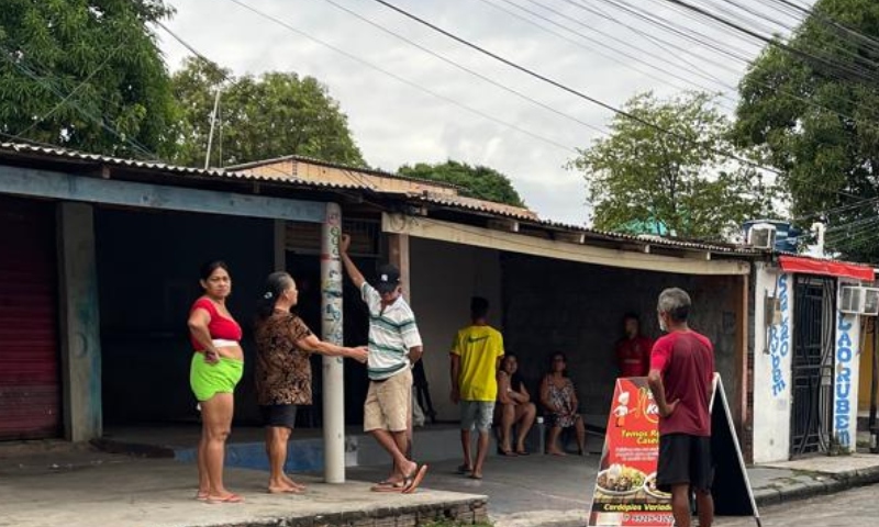 Homem é encontrado morto em calçada de bar na zona Leste de Manaus; veja vídeo