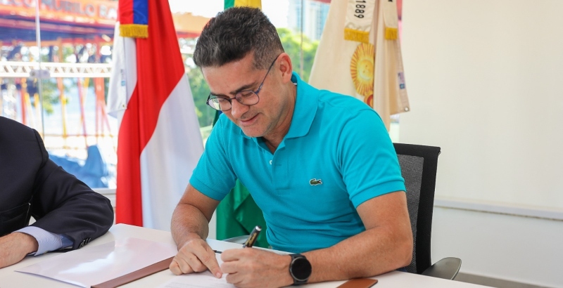 Prefeitura de Manaus injeta mais de R$ 300 milhões na economia com 13º e adiantamento de salário de dezembro