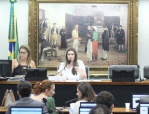 CCJ da Câmara aprova projeto que autoriza voto impresso e recontagem de cédulas; veja vídeo