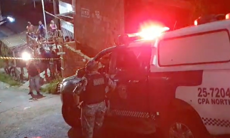 Jovem é assassinado pelo próprio amigo na Comunidade Fazendinha em Manaus; veja vídeos