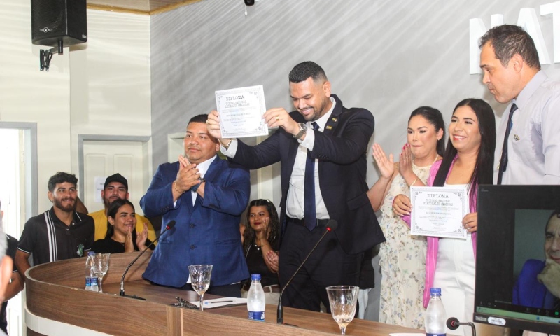 Sob aplausos da população, Emerson Melo é diplomado e assume prefeitura de Beruri