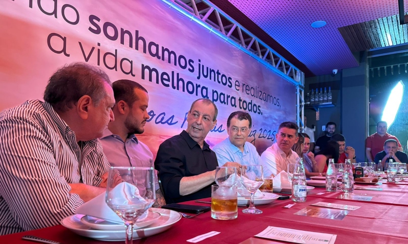 Comemoração de aniversário de Eduardo Braga reúne diversos políticos do Amazonas