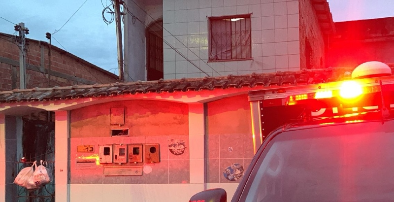 Urgente: criminosos matam homem a tiros dentro de quitinete no São José