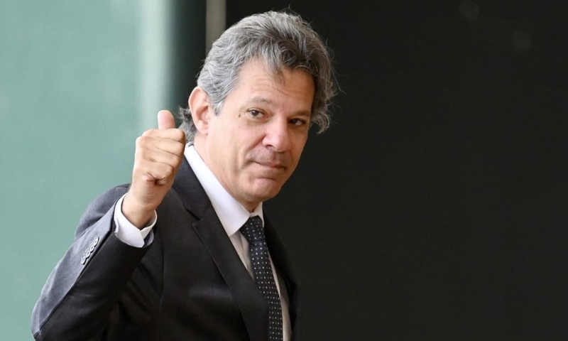 Haddad anuncia férias em meio a dólar recorde e desajuste fiscal