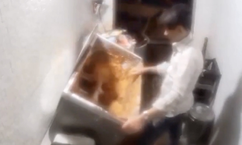Puxado para a morte: trabalhador tem destino terrível após meter a mão onde não devia; veja vídeo