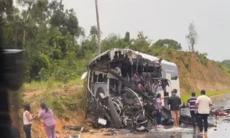 Urgente: grave acidente de ônibus na AM-010 deixa mortos e feridos; veja vídeo