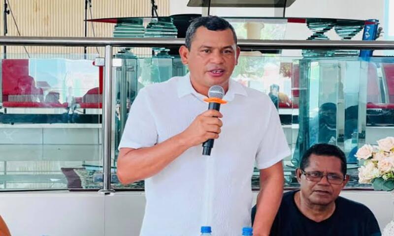 Prefeito de Alvarães anuncia abono de R$ 3 milhões para profissionais da educação