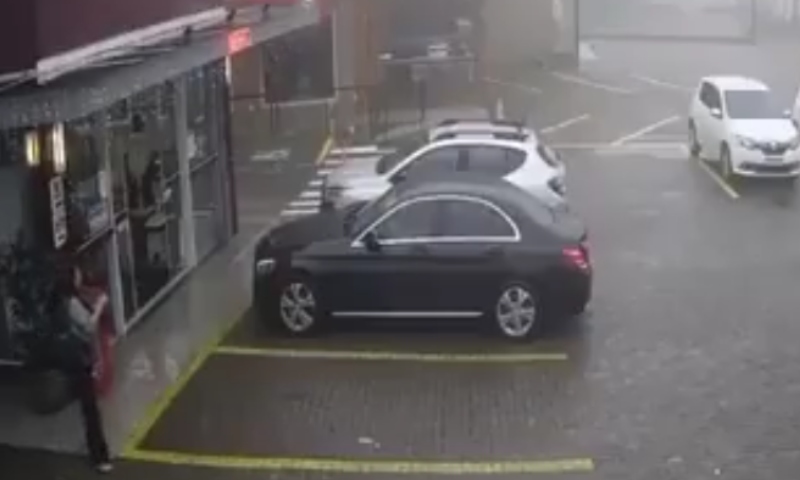 Veja momento em que avião cai na cidade de Gramado; 9 pessoas morreram