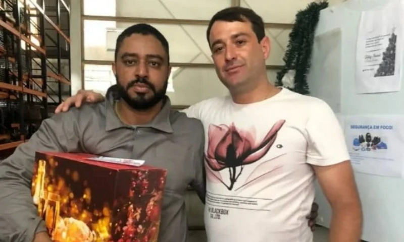 Funcionário mata patrão a facadas durante ‘confra’ da empresa