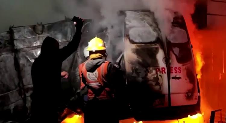 Cinco jornalistas palestinos morrem durante ataque israelense em Gaza; veja vídeos