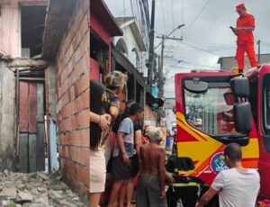 Chuva forte derruba laje na Compensa e mulher e criança ficam feridas; veja vídeo