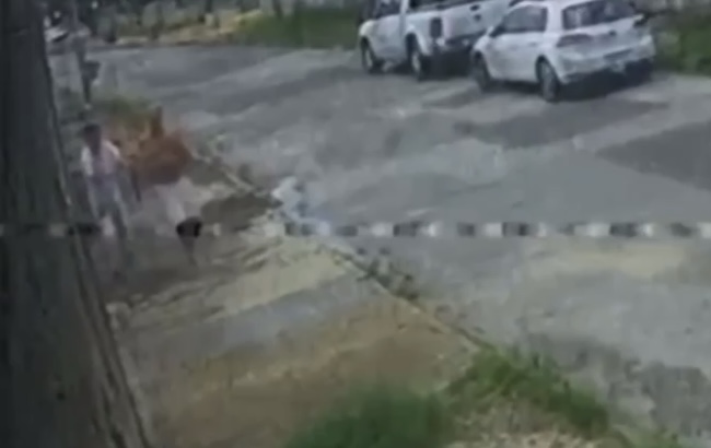 PM aposentado atira na cara do próprio vizinho durante discussão: “Ajoelha agora!”; veja vídeo