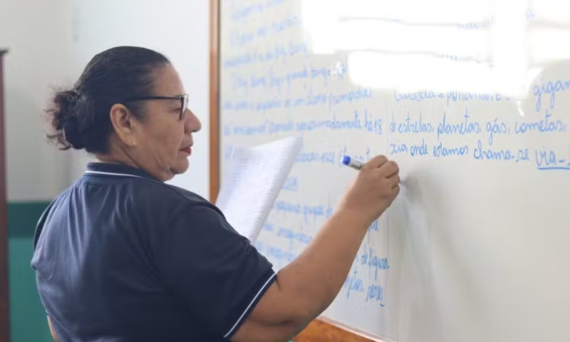 Prefeitura de Itacoatiara abre 145 vagas para professores em processo seletivo simplificado