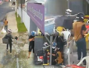 Bandidos "tocam o terror" durante assalto em banca de café no bairro Alvorada; veja vídeo