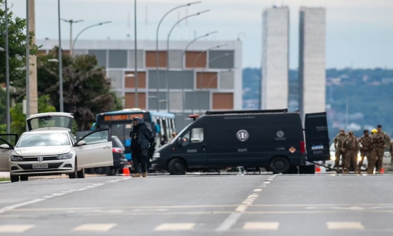 Homem diz ter explosiv0s e ameaç4 detonar quartel da PM e Superintendência da PF