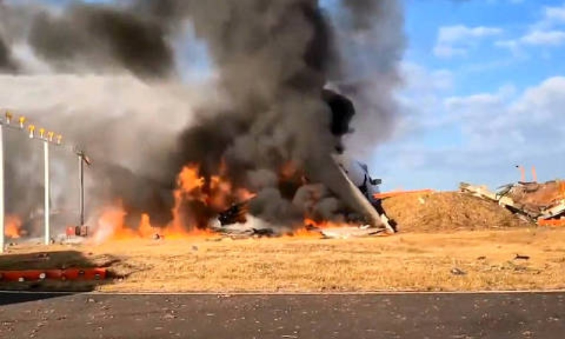 Veja momento em que avião explode em aterrissagem na Coreia do Sul; tragédia m4tou 177 pessoas