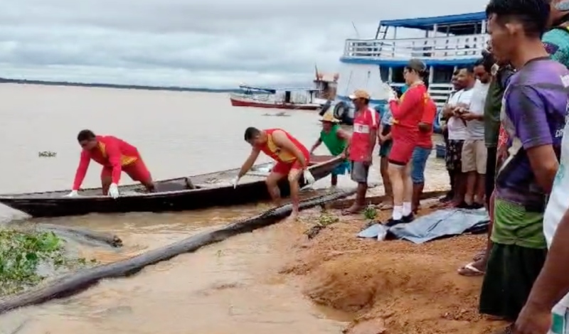 Urgente: corpo é encontrado boiando próximo ao porto de Manacapuru; veja vídeo