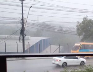 Forte chuva gera apagão em 60 bairros de Manaus, diz Amazonas Energia