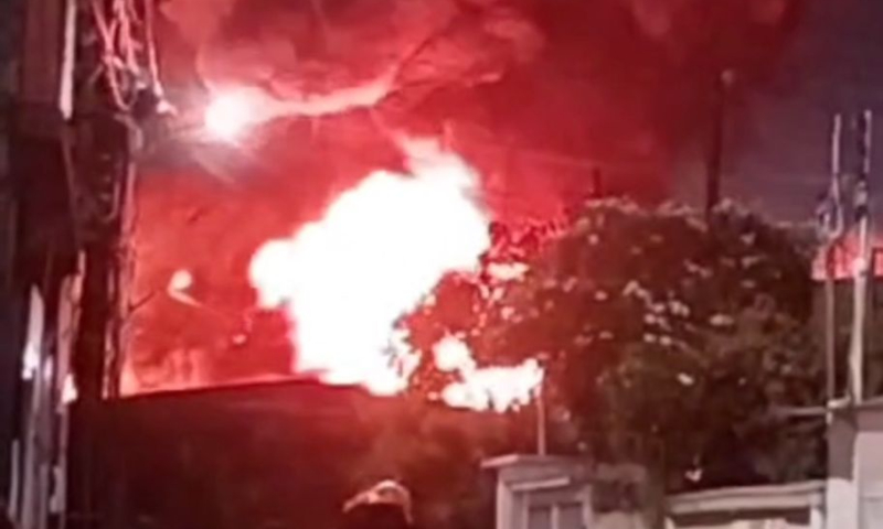 Incêndio de grandes proporções atinge Ambev de Manaus; veja vídeos