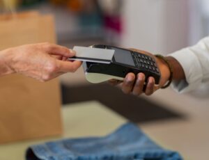 Shoppings de Manaus iniciam 2025 com liquidação e descontos de até 50%