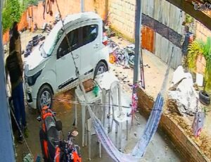 Traficantes disfarçados de policiais invadem casa de empresário e 'tocam o terror' no Ramal do Brasileirinho; veja vídeo