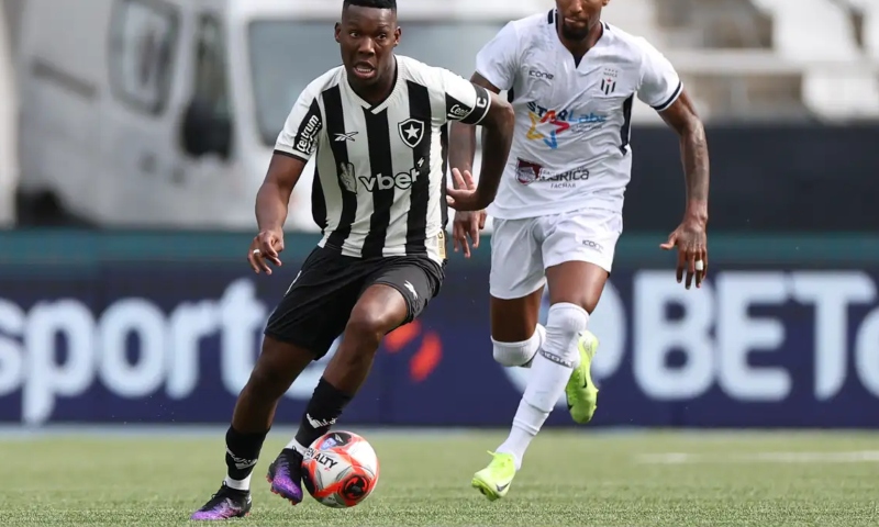 Campeão brasileiro e da Libertadores, Botafogo inicia 2025 com derrota