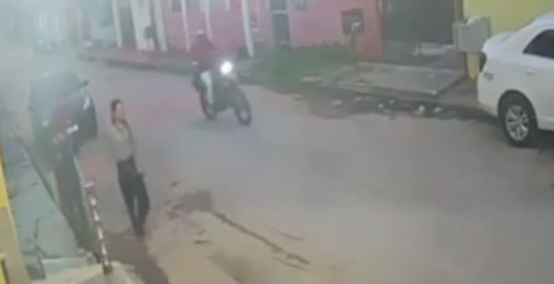 Casal vive momentos de terror nas mãos de assaltante no Adrianópolis; veja vídeo