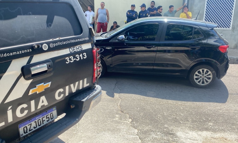 Urgente: corpo é encontrado dentro de carro na zona Sul de Manaus; veja vídeo