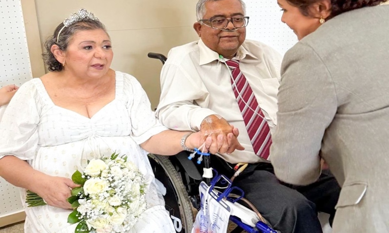 Paciente terminal se casa em hospital após viver 35 anos ao lado de seu amor