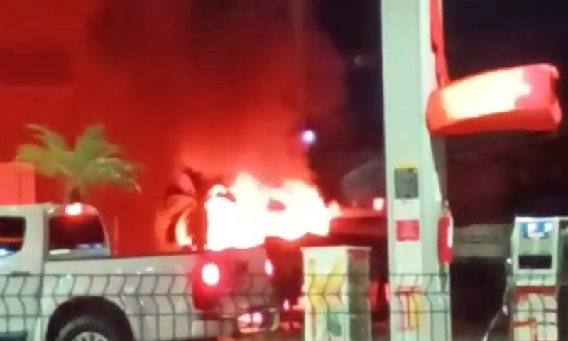 Caminhão explode e motorista fica gravemente ferido na AM-010; veja vídeo