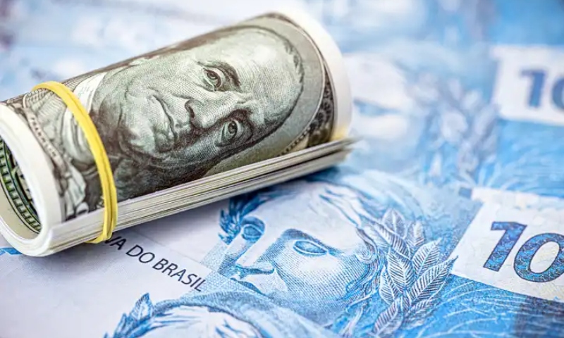Dólar apresenta volatilidade após posse de Trump; moeda dos EUA é cotada a R$ 6,05