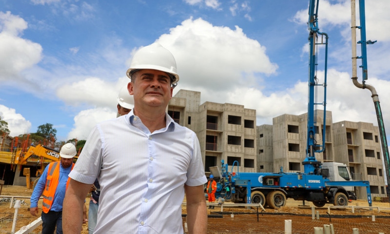 David Almeida trabalha para oferecer moradia digna às famílias de Manaus e confirma entrega de 576 unidades para maio