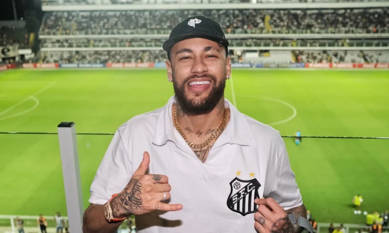 Além de Neymar: Santos volta ao mercado e tenta reforçar elenco