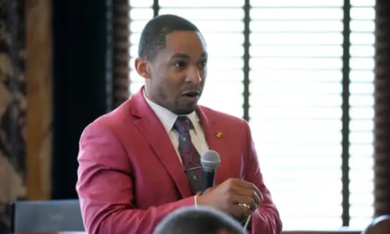 Senador dos EUA propõe lei que proíbe homens de ejacularem sem o objetivo de reprodução