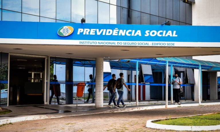 Peritos médicos do INSS em greve terão agendas suspensas e desconto de salário
