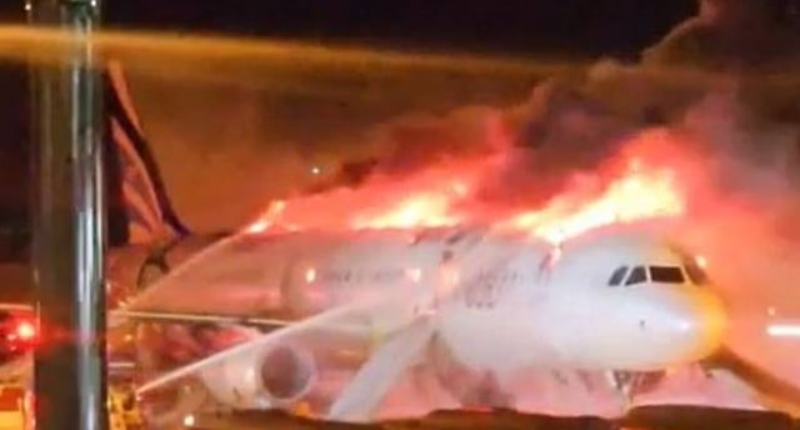 Avião com 176 passageiros pega fogo na Coreia do Sul; veja vídeo