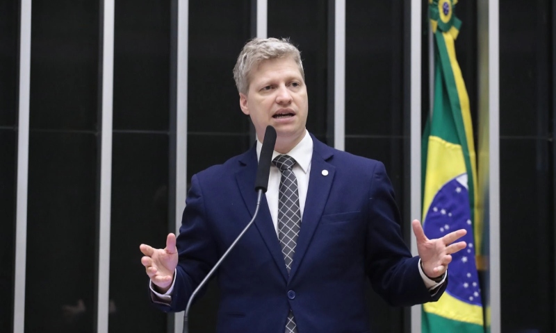 Deputado Marcel van Hattem é o único candidato da direita na disputa pela presidência da Câmara; veja vídeo