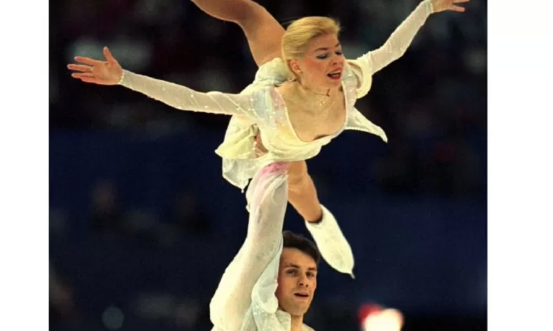 Campeões mundiais de patinação artística e equipe russa estavam em avião que caiu nos EUA