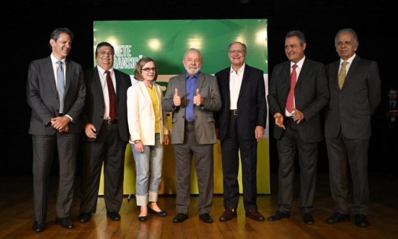 Mesmo com rombo fiscal, salários de políticos e Ministros irão aumentar com reajuste a partir de fevereiro