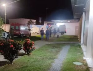 Moradores se mobilizam e ajudam a levar vizinha vítima de tentativa de fem1nicídio para o hospital; veja vídeo