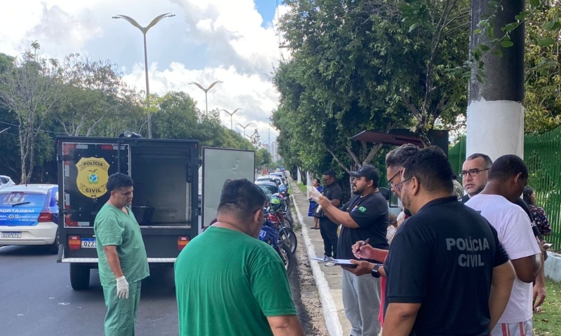 Urgente: pedestre morre atropelado por moto na Ponta Negra; veja vídeo