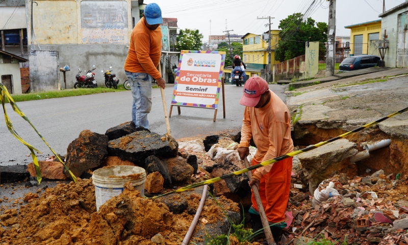 Prefeitura de Manaus realiza obra emergencial de recuperação de drenagem em Nova Esperança