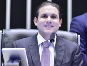 "O povo brasileiro quer resultado", diz Hugo Motta ao assumir presidência da Câmara