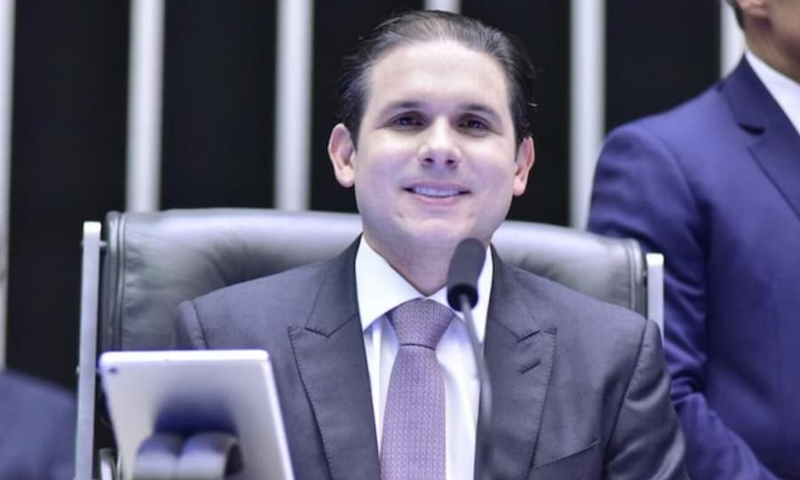 “O povo brasileiro quer resultado”, diz Hugo Motta ao assumir presidência da Câmara