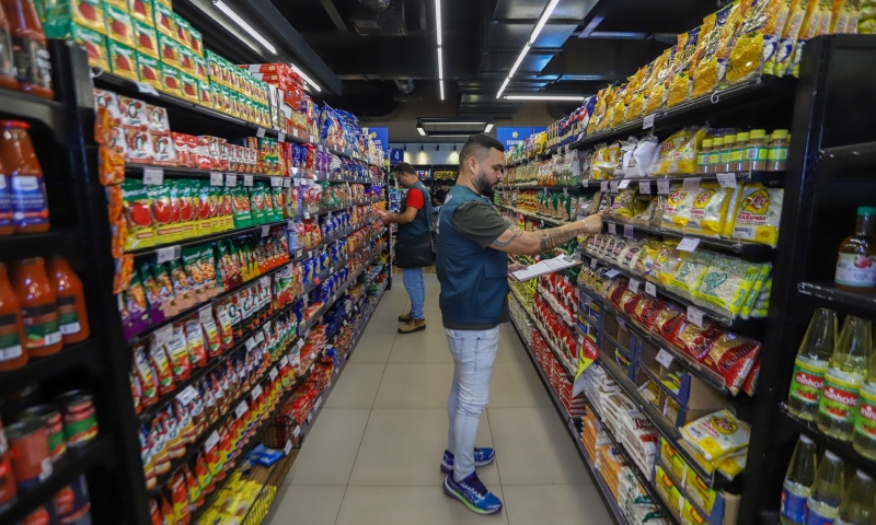 Procon Manaus divulga primeira pesquisa de preços da cesta básica de 2025; confira resultado