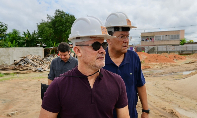 Prefeito David Almeida e senador Eduardo Braga vistoriam obras da UBS Porte 4 em Manaus
