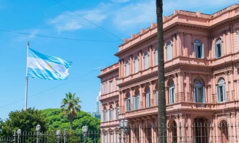 Argentina proíbe cirurgia de gênero e terapia hormonal para menores