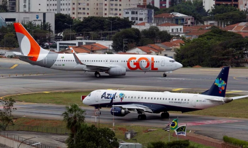 Processo de fusão da Azul e Gol deve ser concluído em 2026, diz ministro