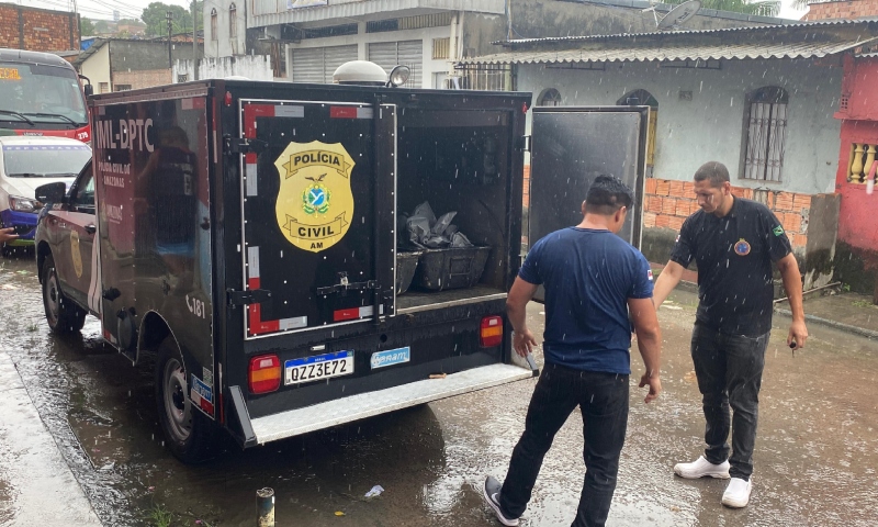 Ossada humana é encontrada dentro de sacola no Novo Aleixo; veja vídeo